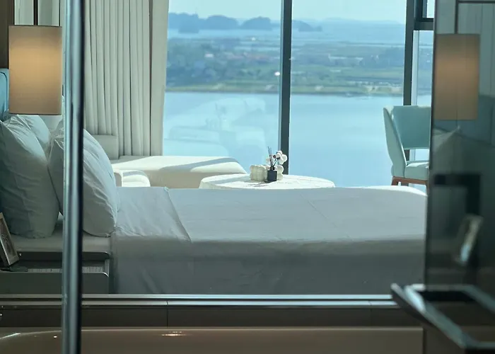 A La Carte Apartment- Sea View Căn hộ Hạ Long